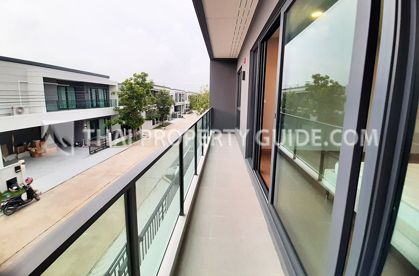 House with Shared Pool in Bangnatrad 